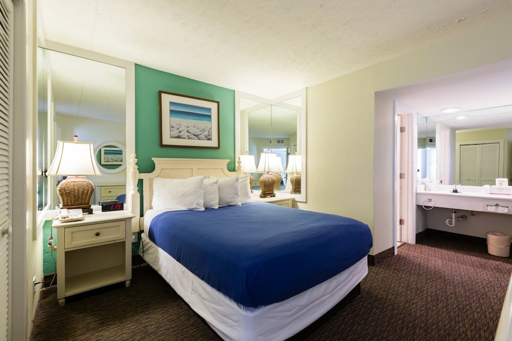 Фото Schooner Beach and Racquet Club by Capital Vacations