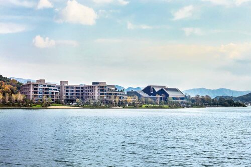 Внешний вид отеля Hilton Ningbo Dongqian Lake в Нинбо, фото 3