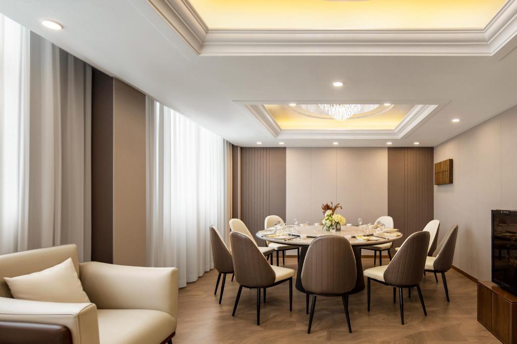 Фото Jinrong International Hotel