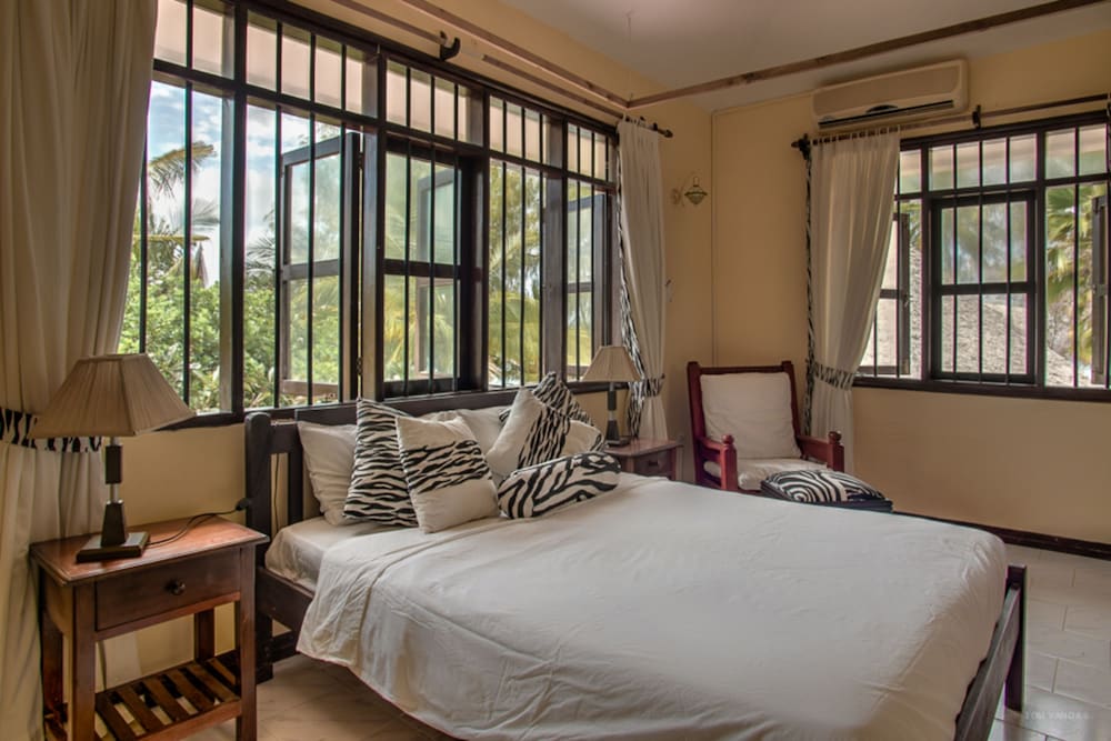 Фото Bahari Dhow Beach Villas