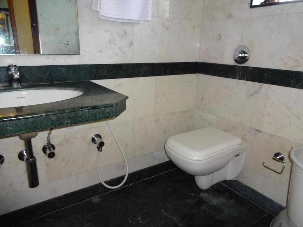 Фото Nahar Manchester Inn