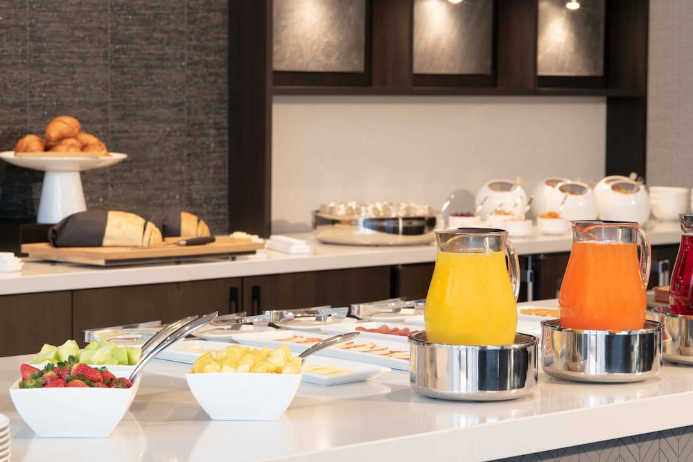 Фото Ac Hotel by Marriott Portsmouth