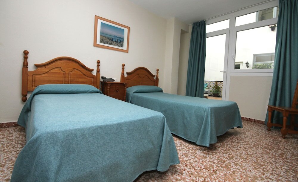 Фото Hotel Mediterráneo Carihuela