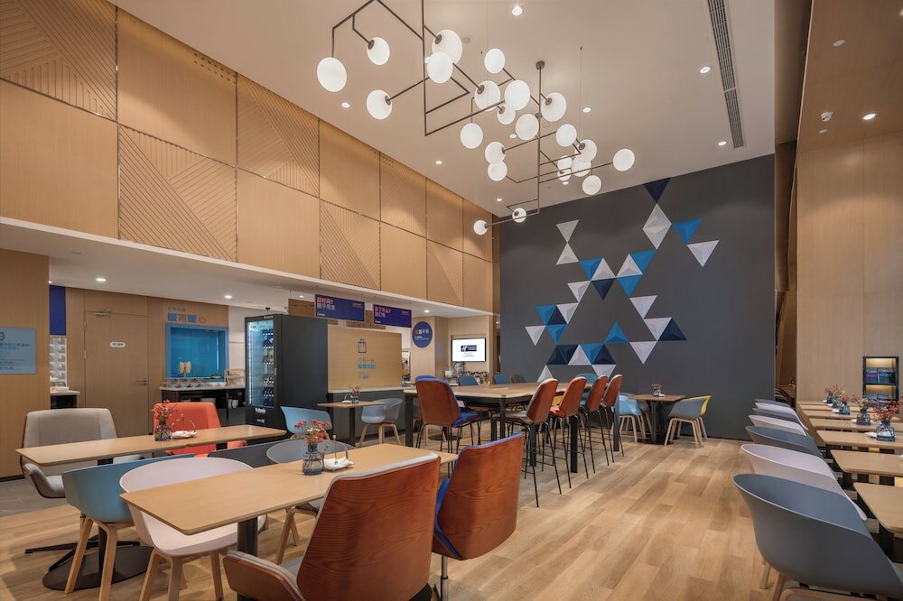 Фото Holiday Inn Express Ningbo City Center