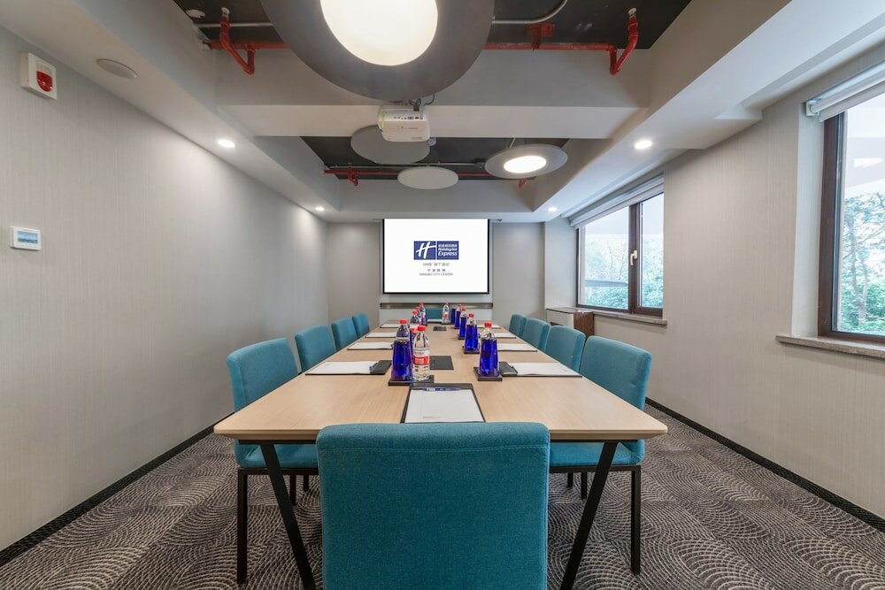 Фото Holiday Inn Express Ningbo City Center