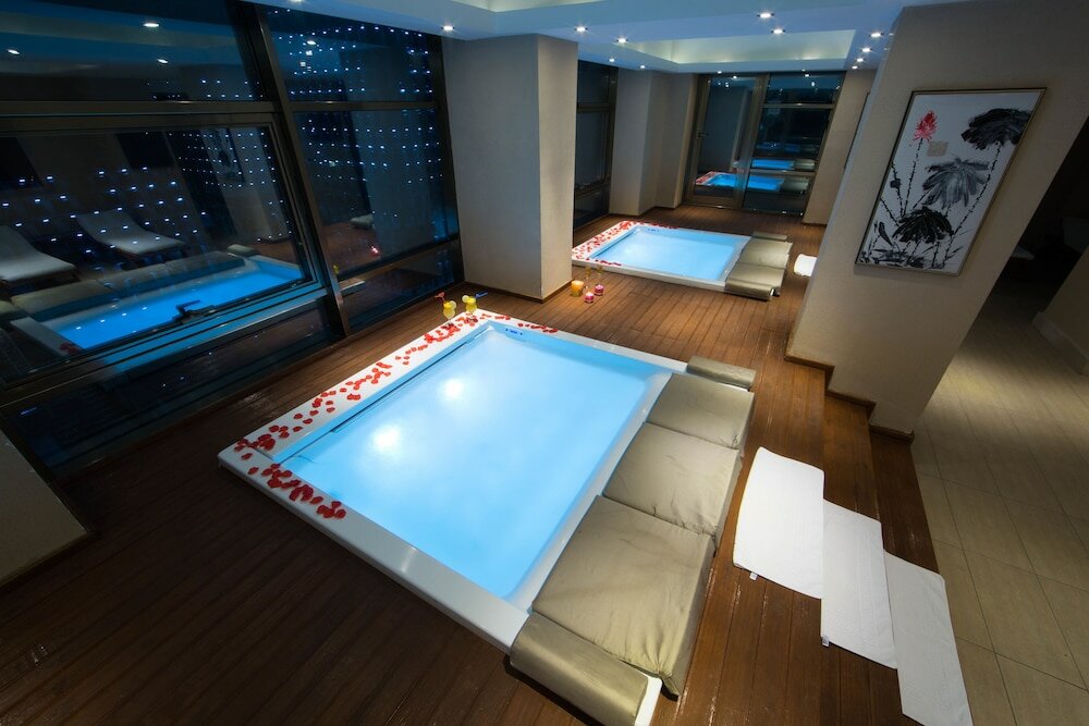 Фото Qafqaz Baku City Hotel & Residences