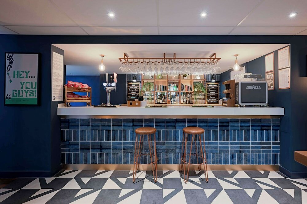 Фото Travelodge Edinburgh Central