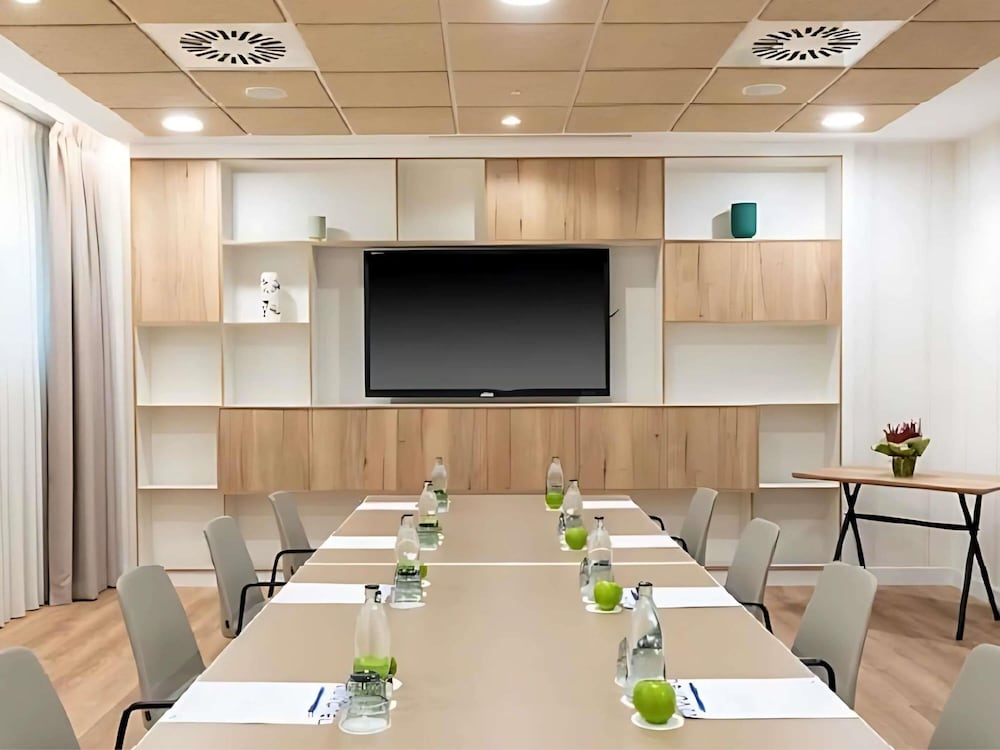 Фото Pullman Madrid Airport & Feria