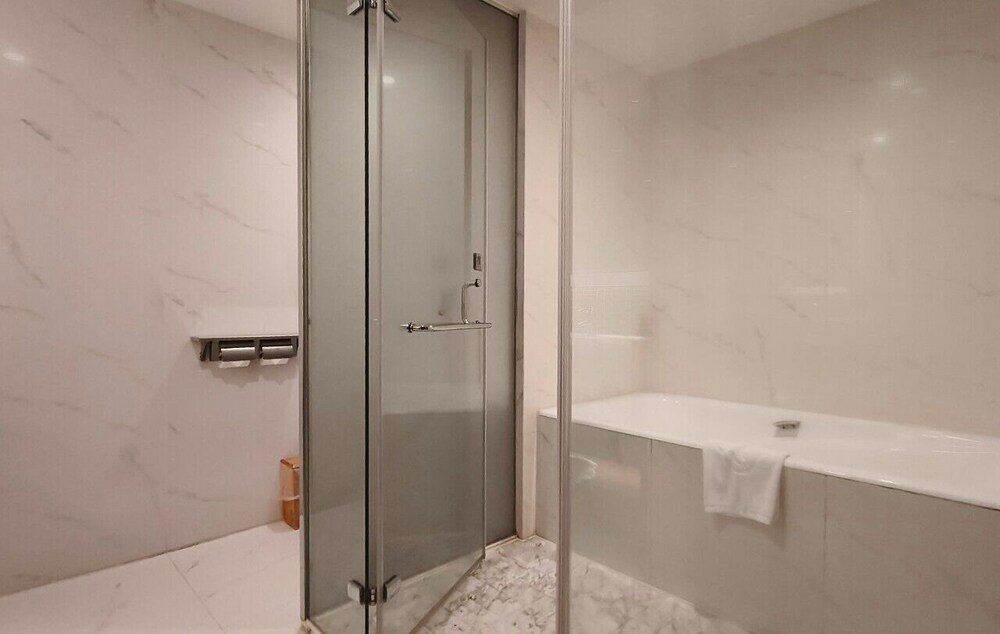 Фото S Aura Hotel