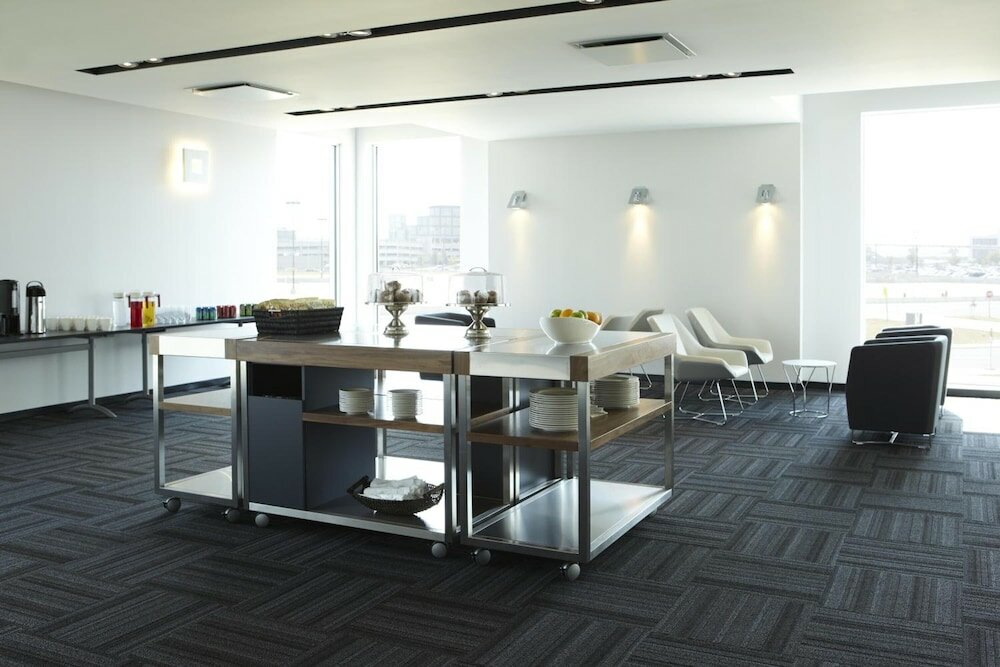 Фото Alt Hotel Toronto Airport