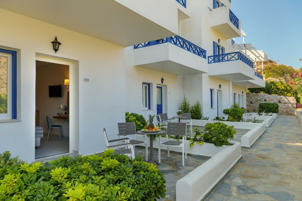 Фото Dolphin Bay Hotel