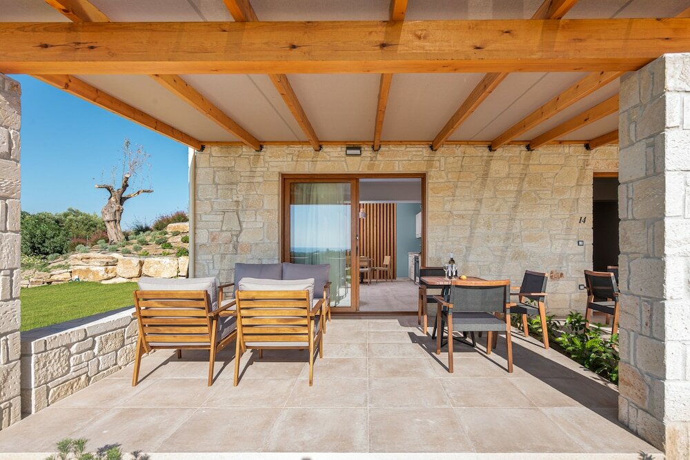 Фото Mint Retreat Suites