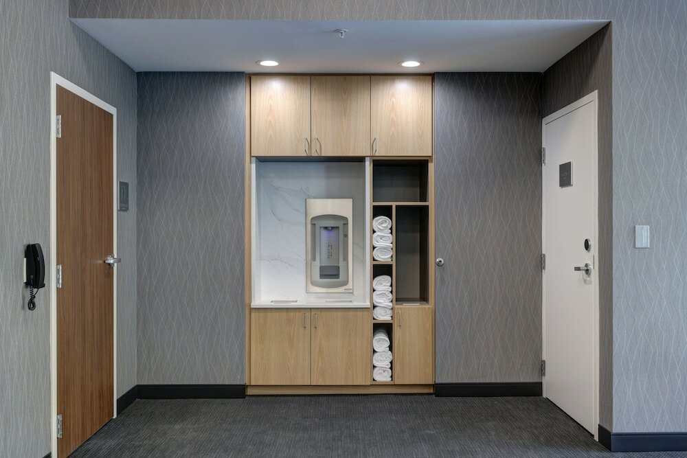 Фото Courtyard by Marriott Iowa City University Heights