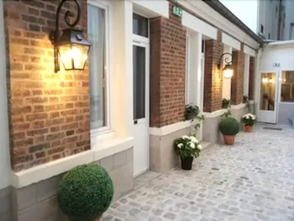 Фото Hotel des Roys Versailles