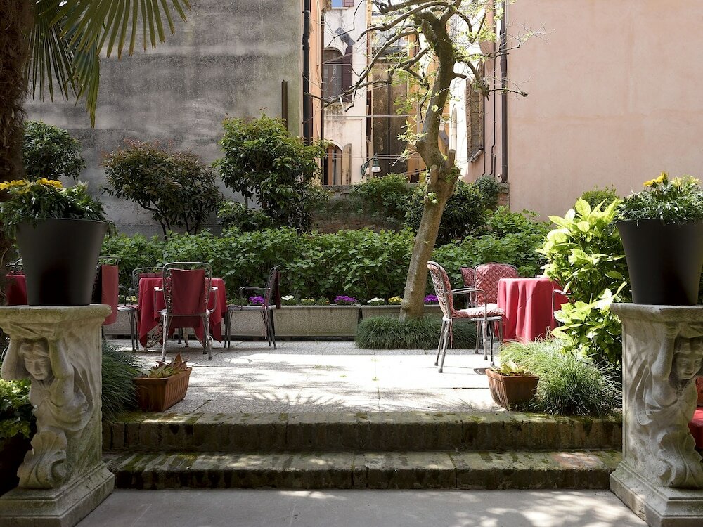 Фото Hotel Amadeus