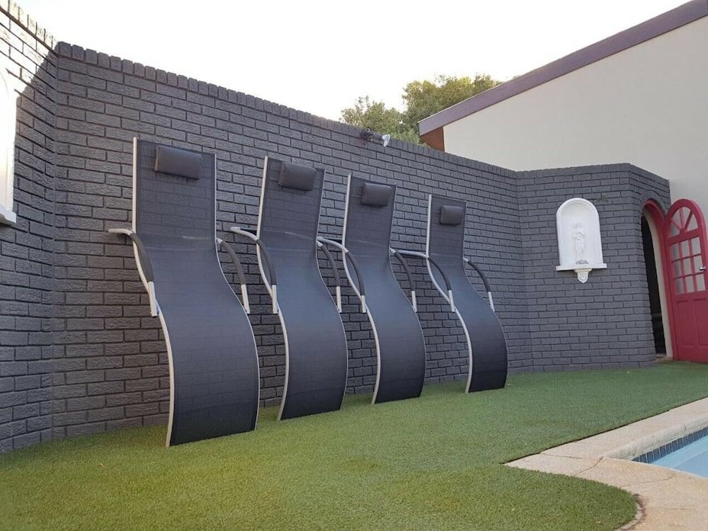 Фото A Queenslin Guesthouse