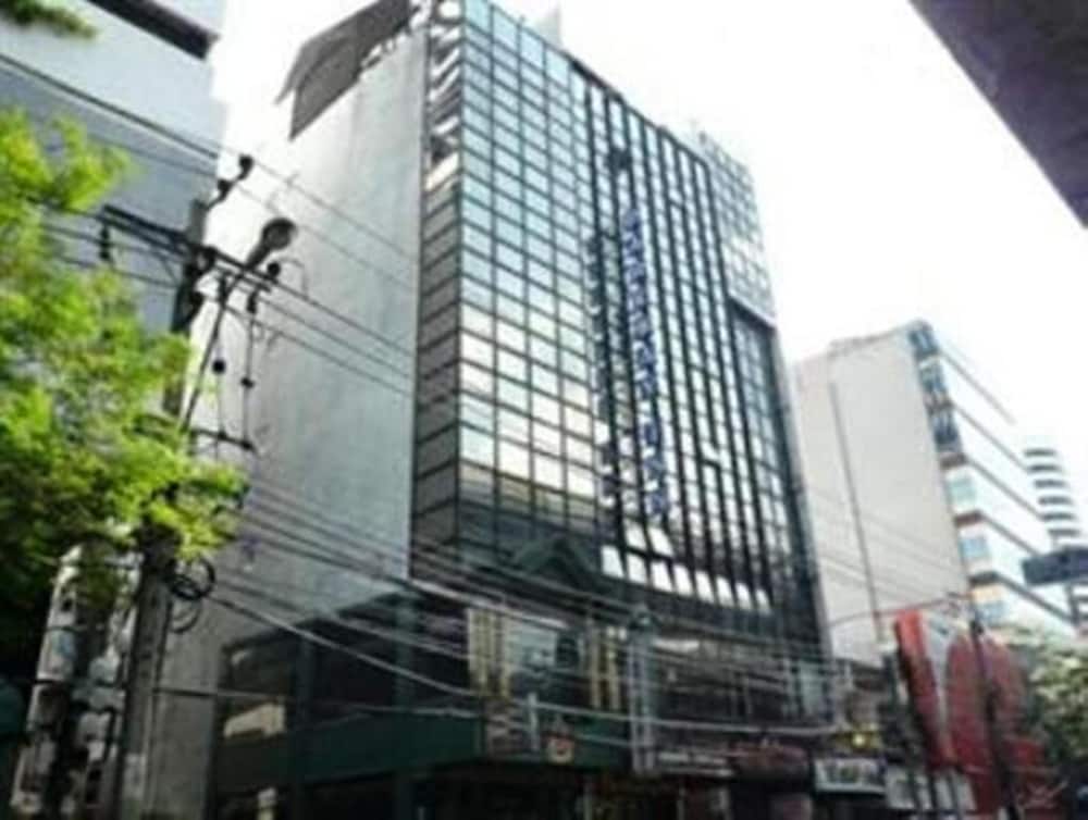 Фото отеля 1