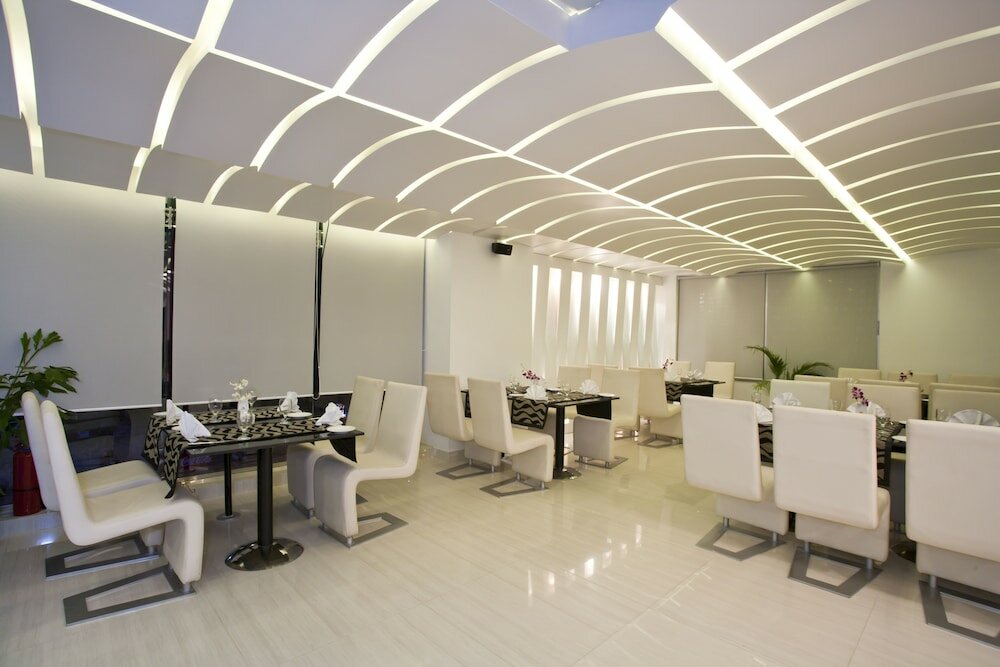 Фото Innotel Luxury Business Hotel