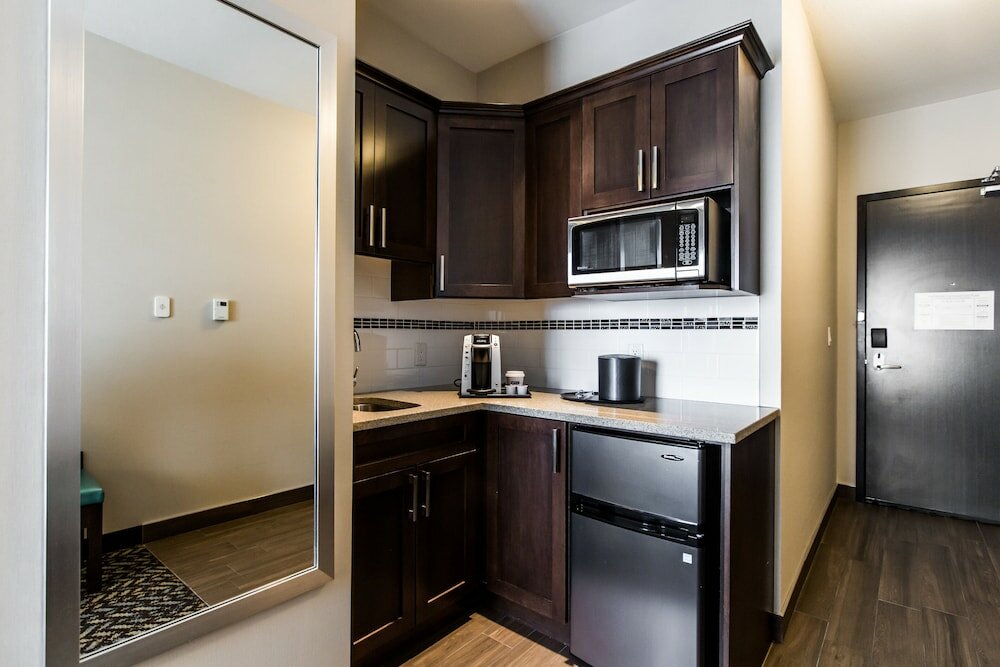 Фото Holiday Inn Express & Suites Spruce Grove - Stony Plain, an Ihg Hotel