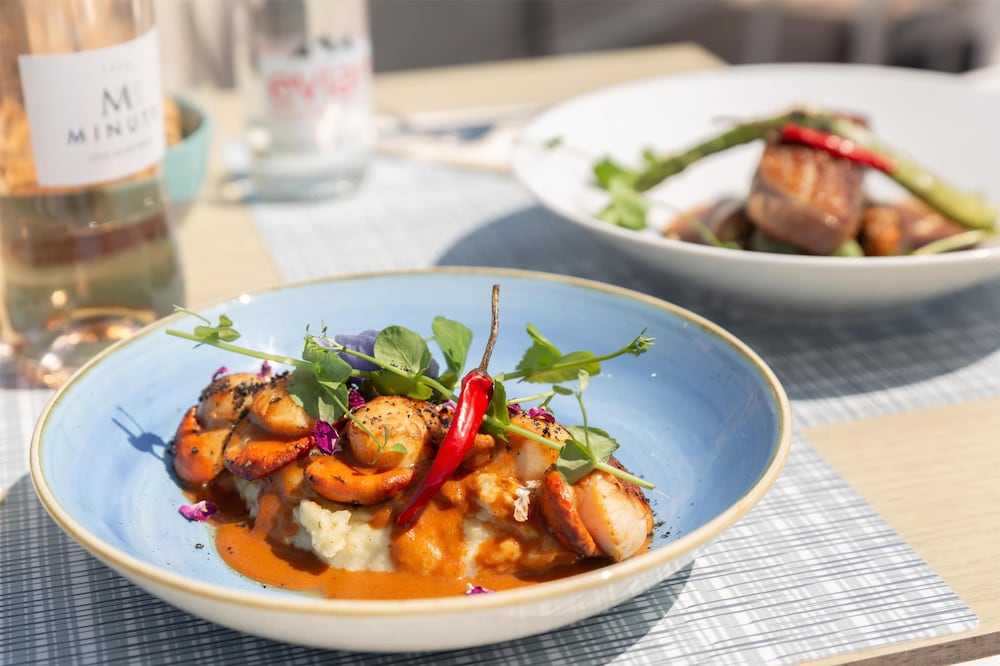 Фото Golden Tulip Martigues Provence