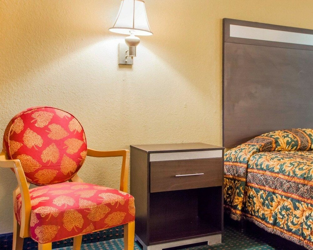 Фото Rodeway Inn Mount Laurel Hwy 73