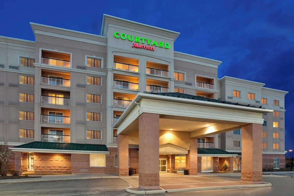 Фото Courtyard by Marriott Toronto Vaughan