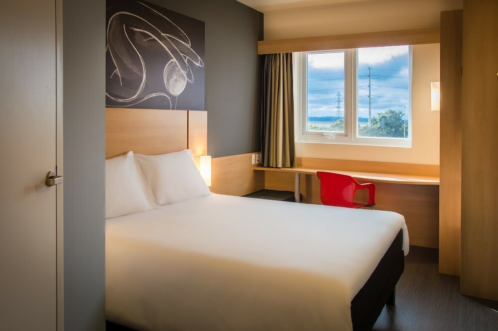 Фото Ibis Porto Alegre Assis Brasil