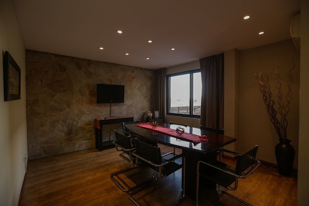 Фото Howard Johnson by Wyndham San Pedro