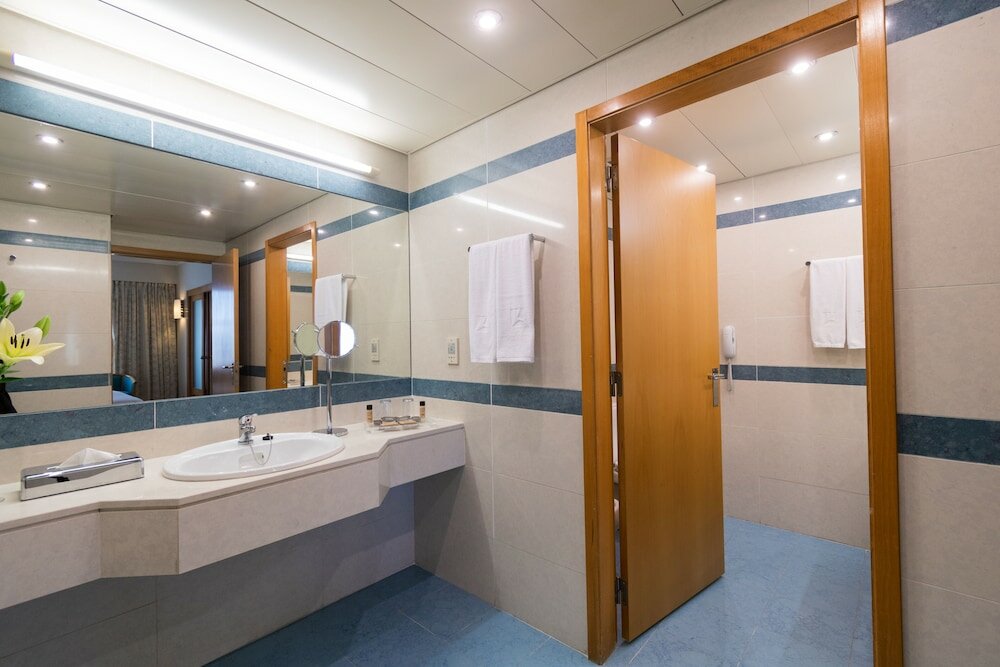 Фото Sana Metropolitan Hotel