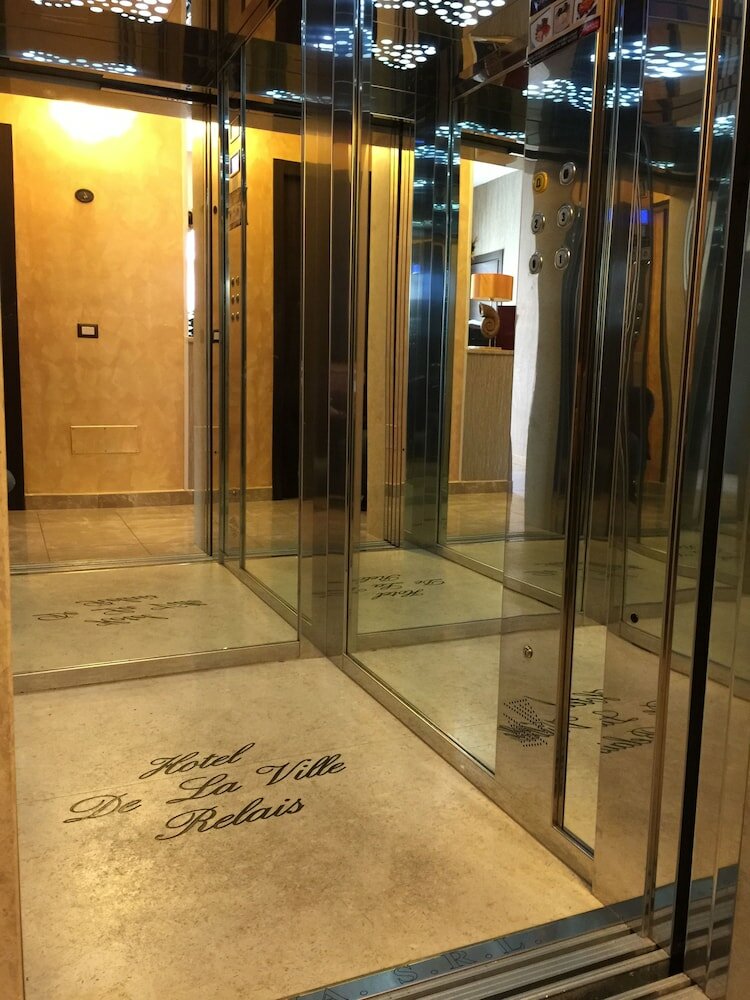 Фото Hotel De La Ville Relais