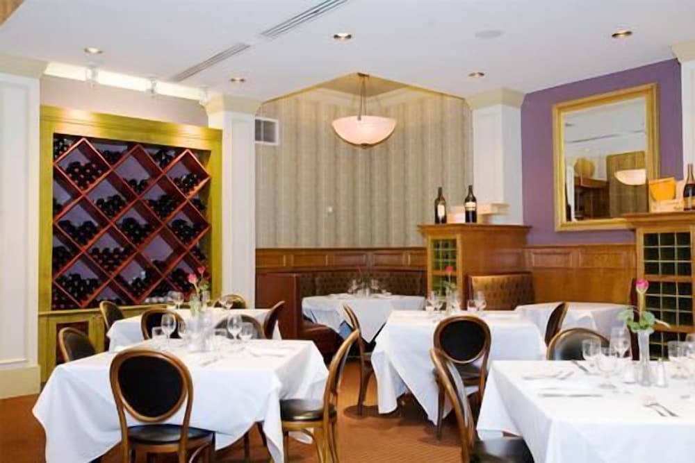 Фото Carleton of Oak Park