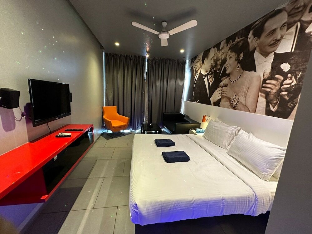 Фото SinQ Party Hotel