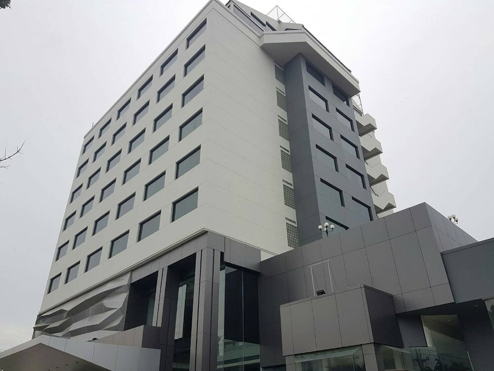 Фото Louis Tavern Hotel