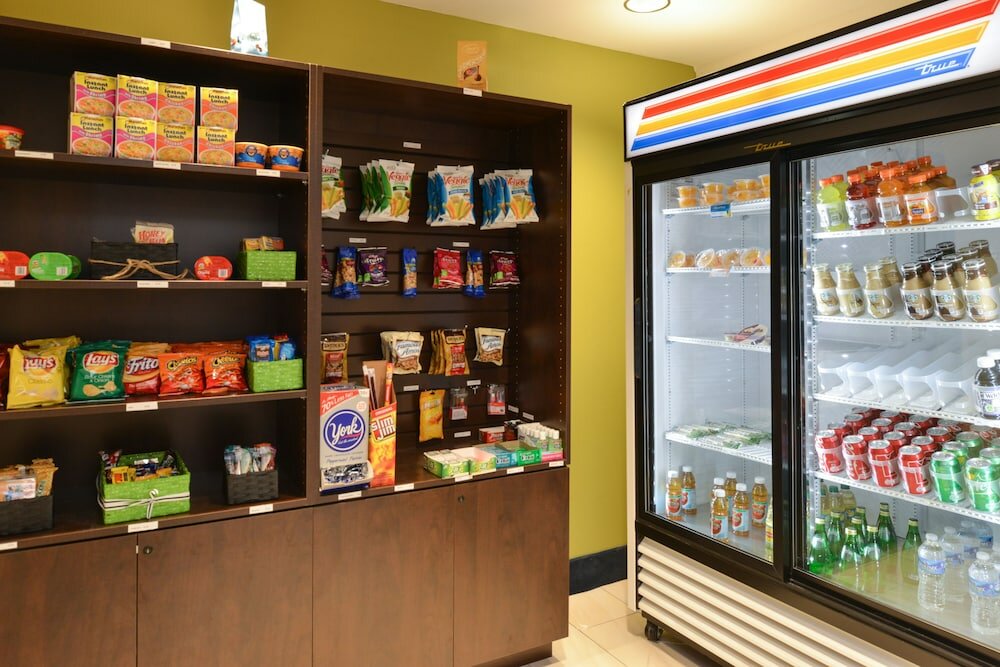 Фото Holiday Inn Express & Suites Raleigh Ne - Medical Ctr Area, an Ihg Hotel