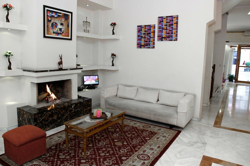 Фото Alexiou Hotel