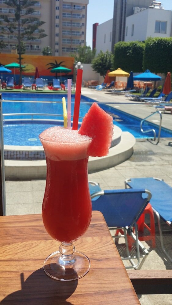 Фото The Caravel Hotel