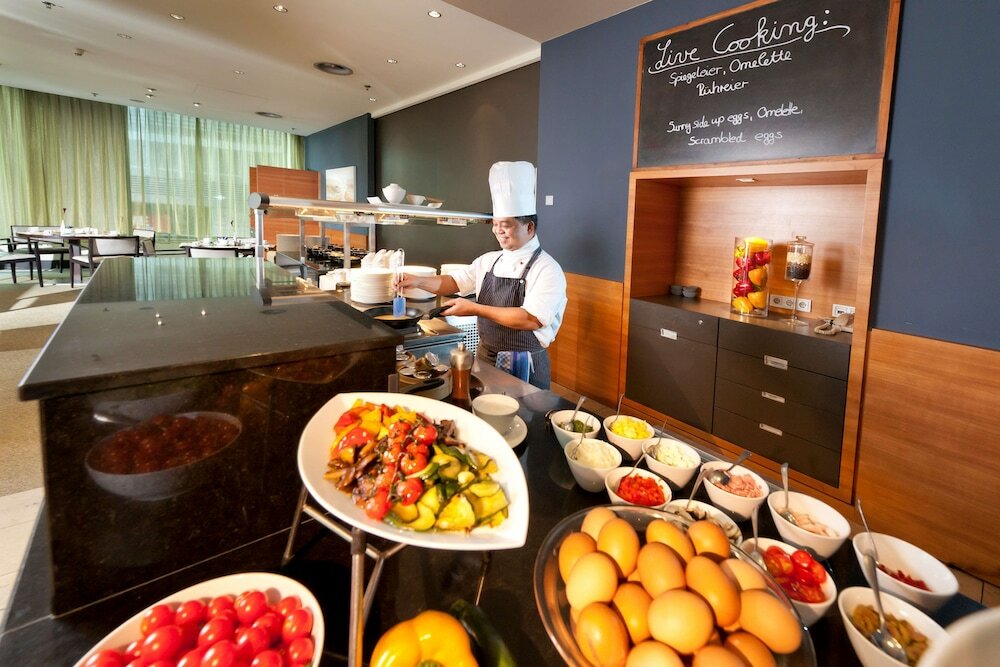 Фото Dorint Hotel am Heumarkt Cologne