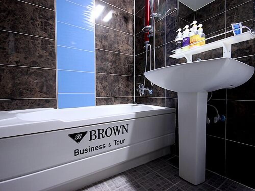 Фото Brown Hotel