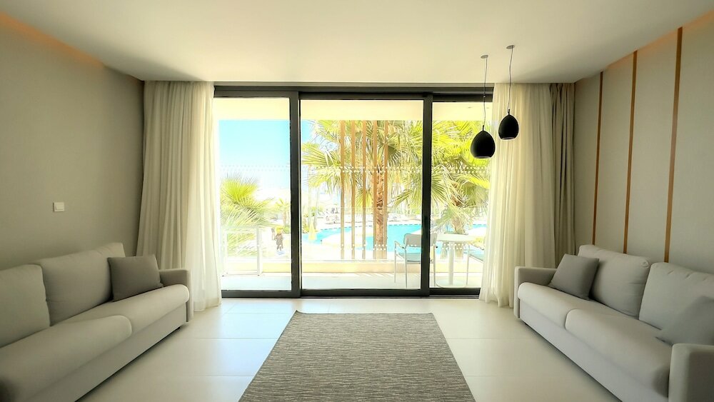 Фото Radisson Beach Resort Larnaca