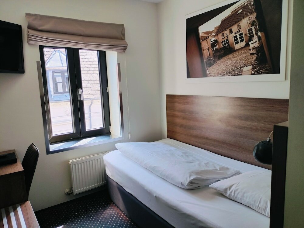 Фото Hotel Jomfru Ane