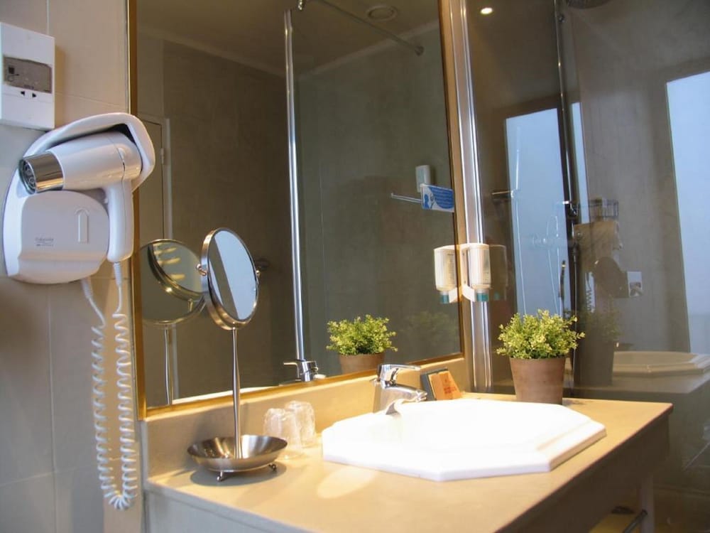 Фото Hotel Saint Ferreol