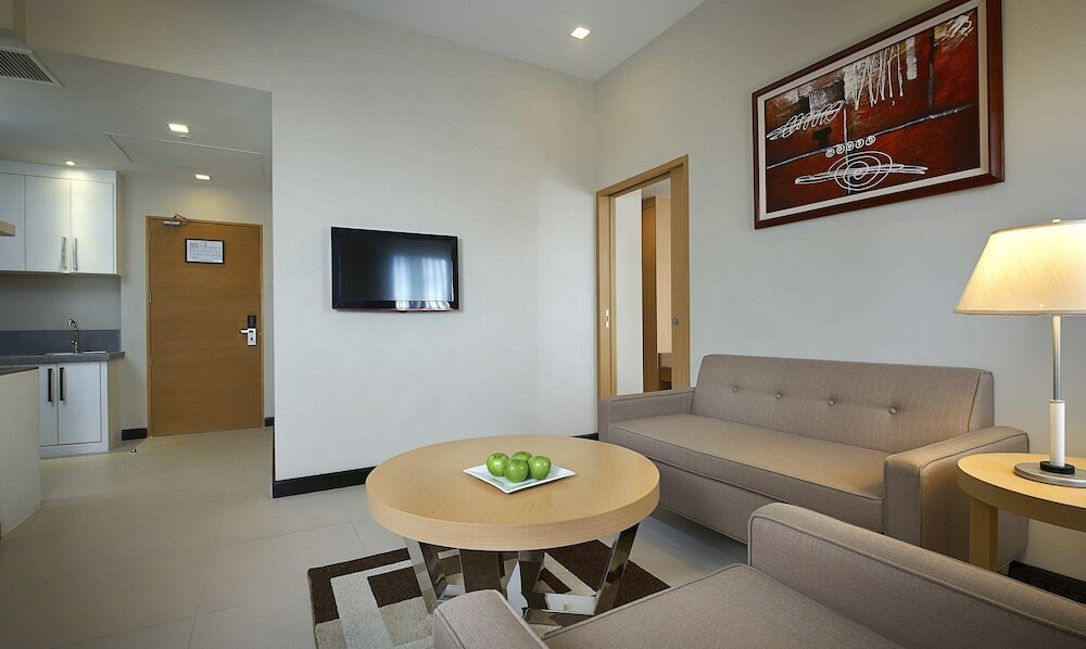 Фото Berjaya Makati Hotel