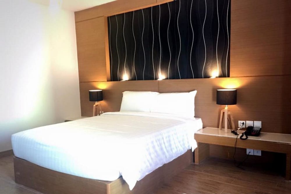 Фото The Vista Hotel