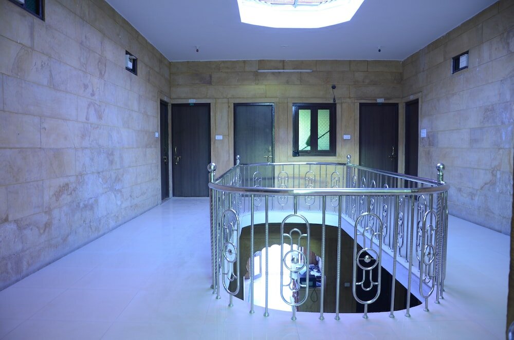 Фото Hotel Marina Mahal