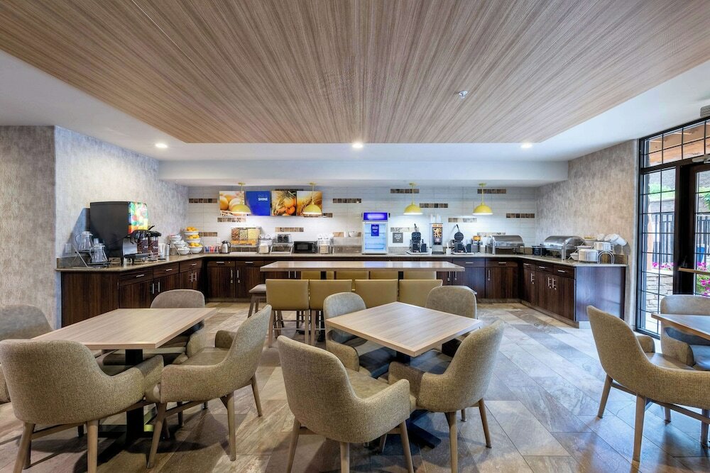 Фото Comfort Suites Golden West on Evergreen Parkway