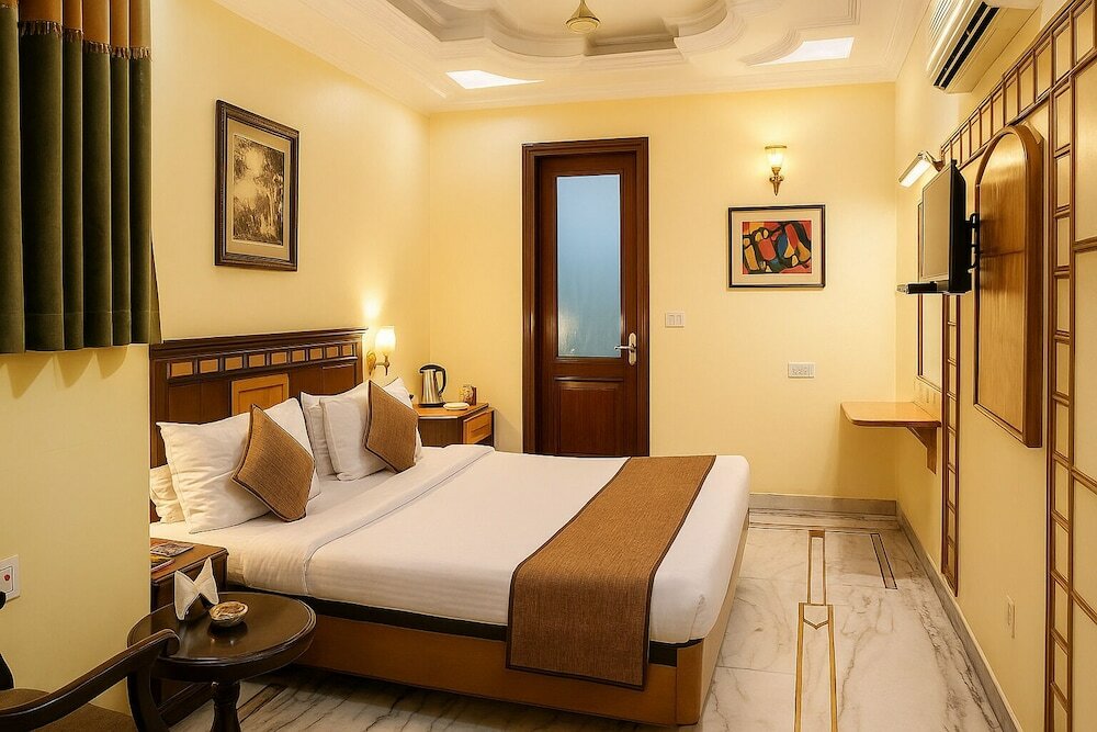 Фото Hotel Tjs Royale