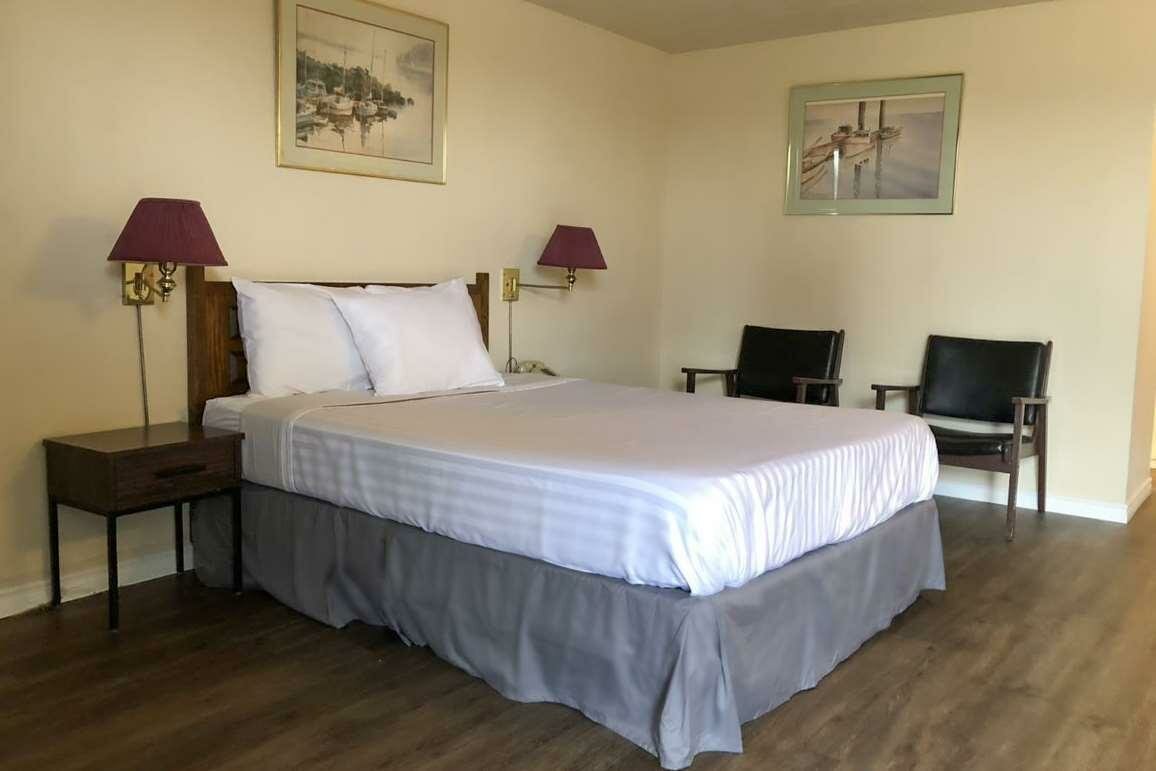 Фото Knights Inn Fort Erie