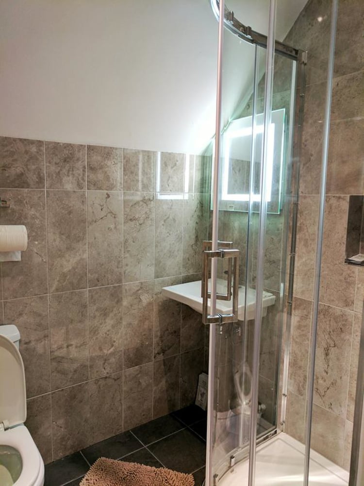 Фото Glendevon House Hotel