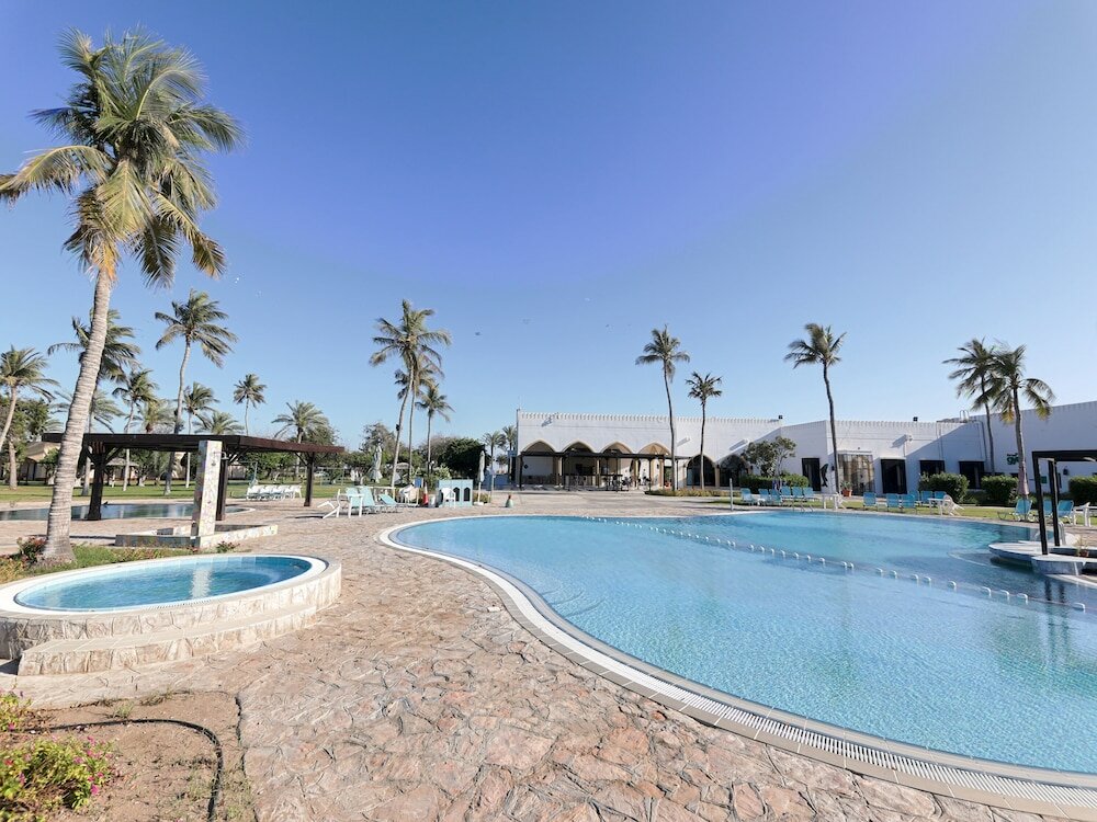 Фото Capital O133 Al Sawadi Beach Resort & SPA