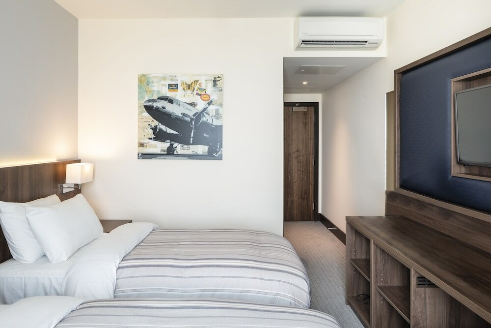 Фото St Giles Heathrow Hotel